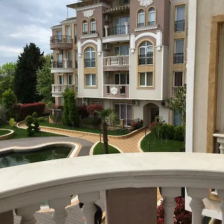 Vase With Pool Apartment