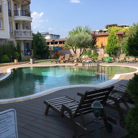 Vase With Pool Apartment Rawda