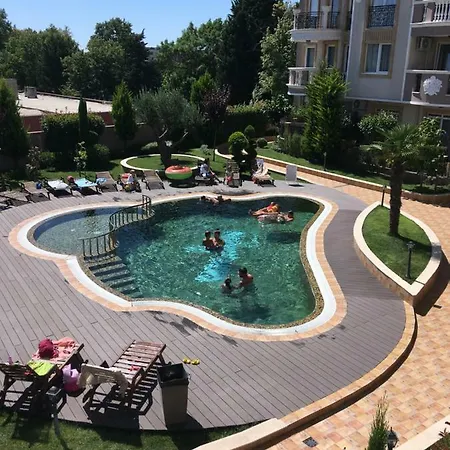 Apartment Vase With Pool Rawda